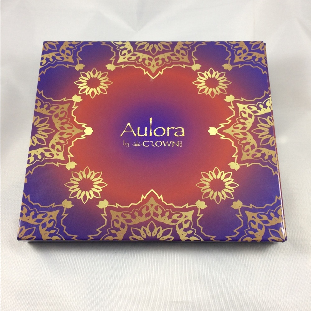 Aurora by CROWN face palette NEW